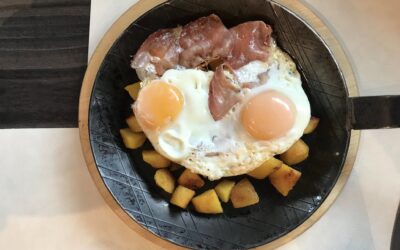 Uova, patate e speck in padella (Spiegeleier), una ricetta dal Tirolo!